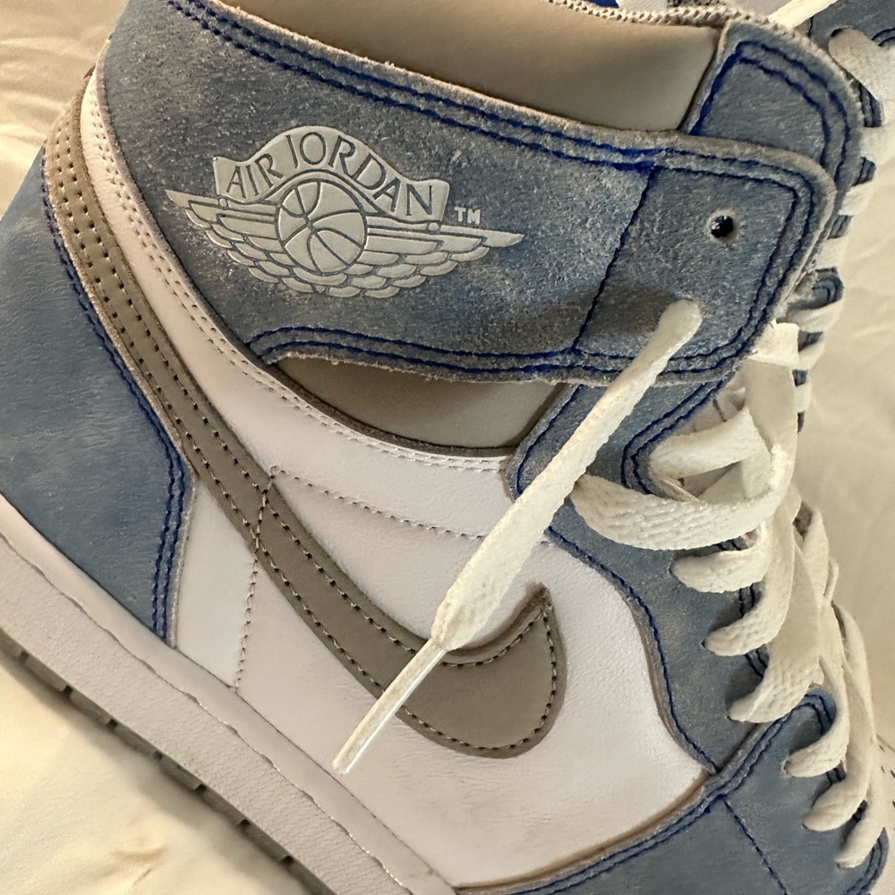Authentic Air Jordan 1 Retro High OG GS - Picture 11 of 16